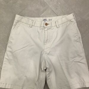 Izod chino flat front shorts/32” 9.5 inseam, lined pockets, quick drying EUC